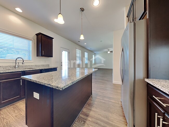 Building Photo - 532 Lateleaf Dr