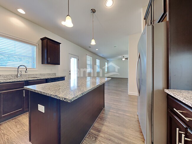 Foto del edificio - 532 Lateleaf Dr