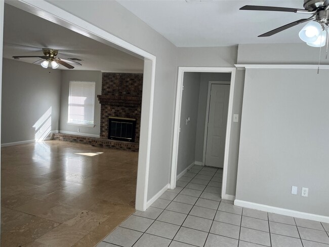 Foto del edificio - 2402 Fawnwood Ln