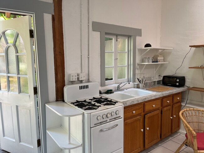 Foto del edificio - 3534 Fernwood Ave