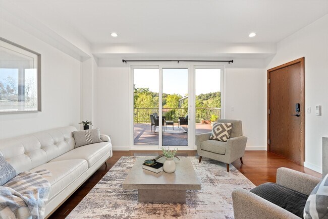 Building Photo - 143-171-171 Hyde Park Ave