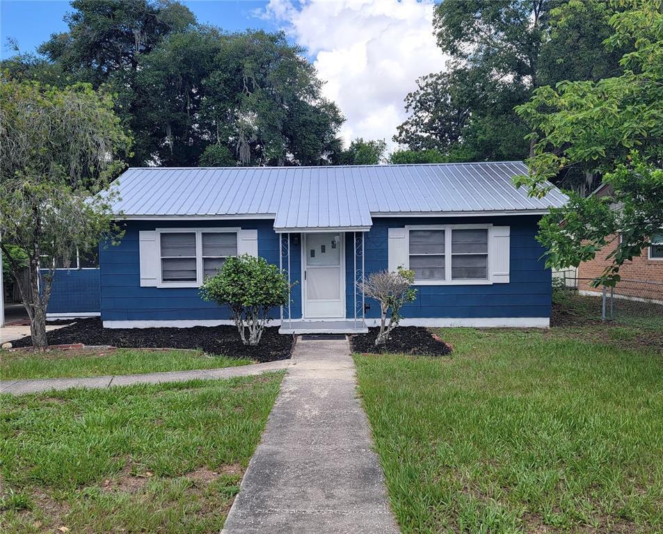 Primary Photo - 212 Husson Ave