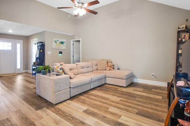Foto del edificio - Pet Friendly Three Bedroom!