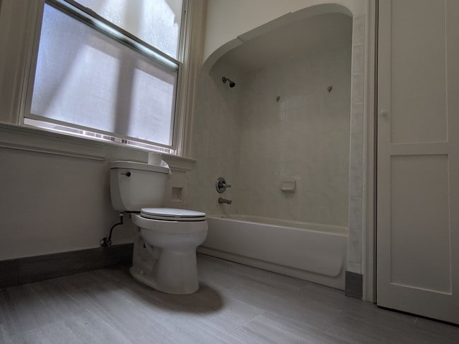 Updated Bathroom - 401 Chestnut St