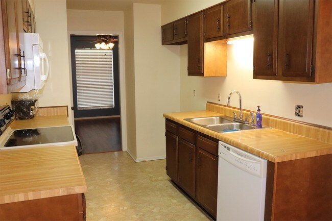 Building Photo - 918 Sunmeadow Dr