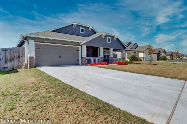 Foto del edificio - Work From Home In This Brand New 3/2/2 With Office!