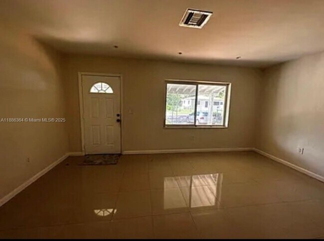 Foto del edificio - 8931 NW 16th Ave