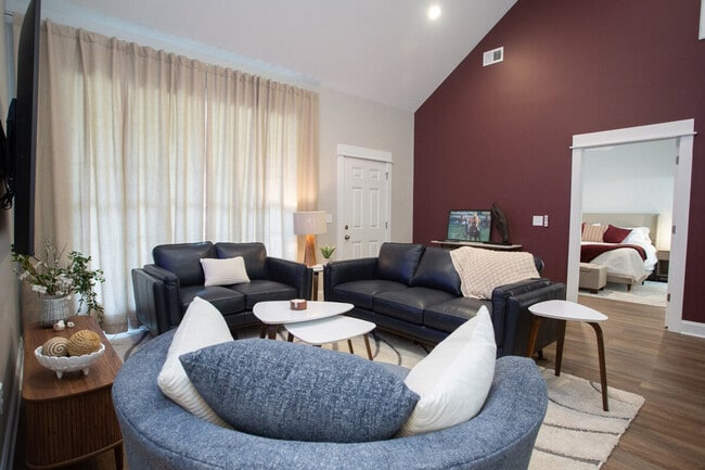 Building Photo - 2202 Elkridge Dr