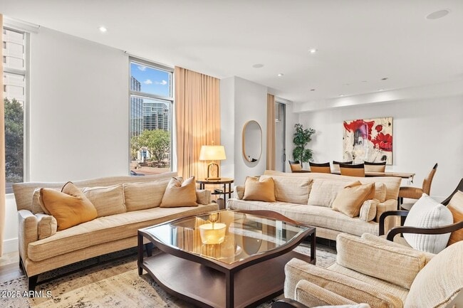 Foto del edificio - 2402 E Esplanade Ln