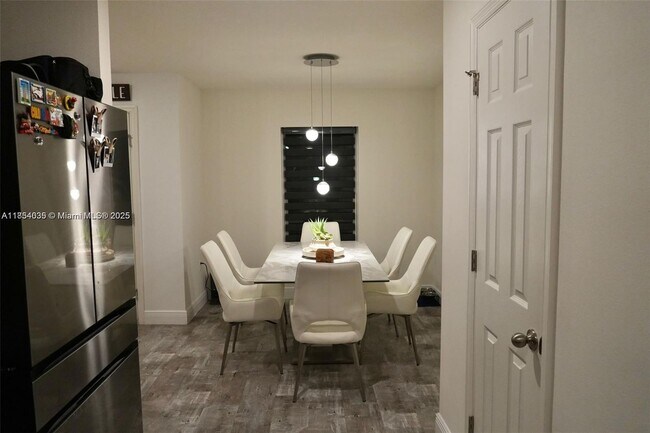 Foto del edificio - 380 SW Donna Terrace