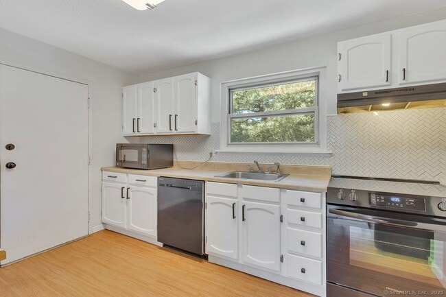 Building Photo - 476 Oak Ave