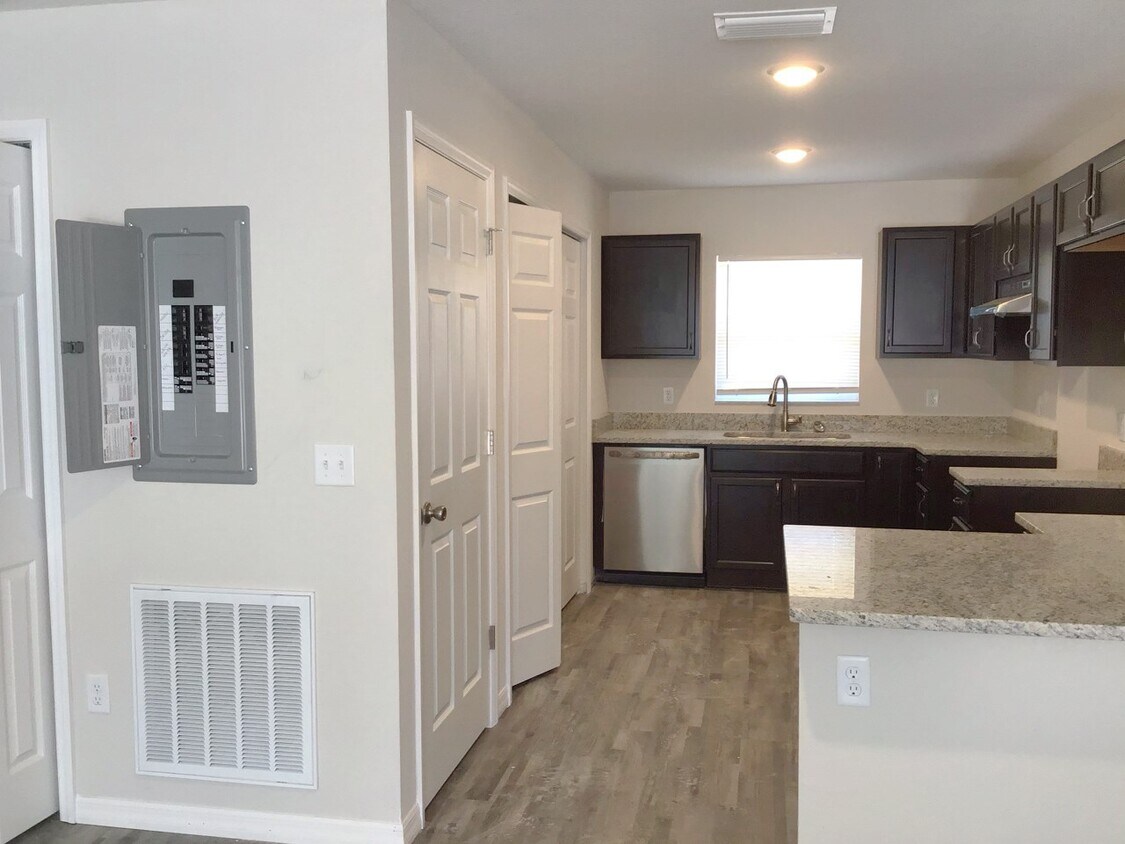 Building Photo - BRAND NEW 2BR/2BA Duplex for Rent in Citru...