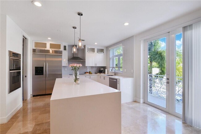 Building Photo - 63 Isle of Venice Dr