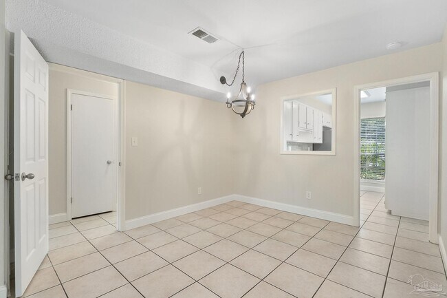 Foto del edificio - 8101 Tippin Ave
