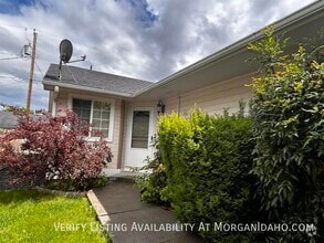 Building Photo - 1810 S Barlow Ln