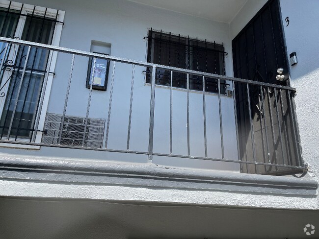 Building Photo - 1507 S Sherbourne Dr