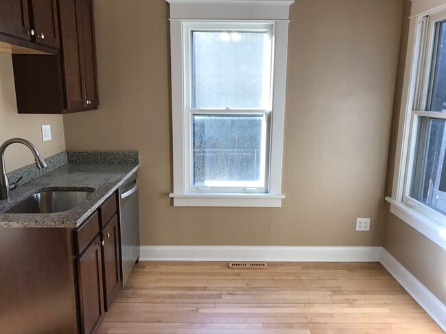 Foto del edificio - 116 N Adams St