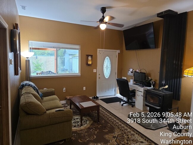 Foto del edificio - West hill Weyerhauser area 2 bedroom, 1 bath cabin apartment - Available March 1st or sooner!