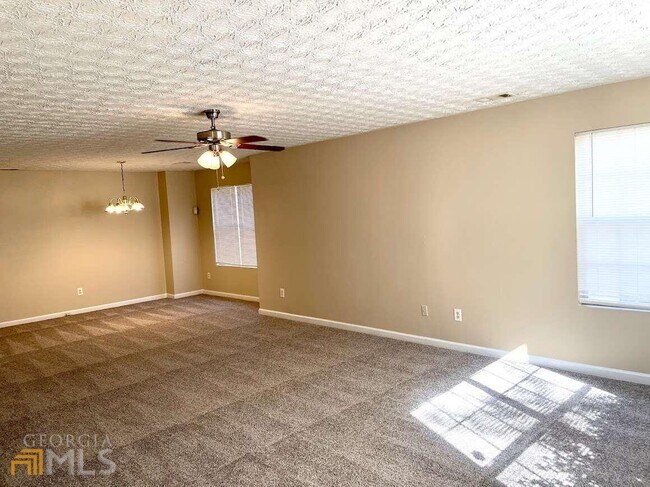Building Photo - 1360 Regal Heights Dr