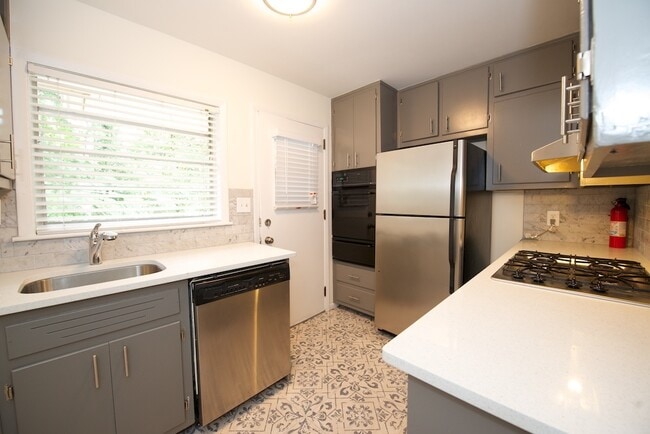 Photo - 3535 Roswell Rd NE, Unit F2 House