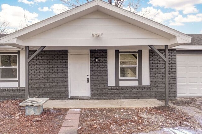 Building Photo - 1717 N 16th St