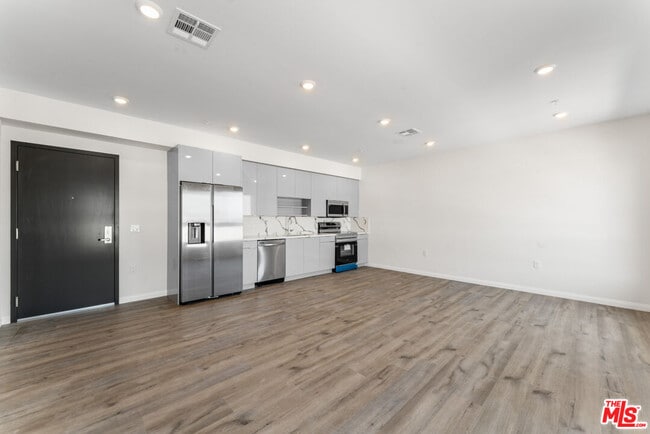 Building Photo - 3105 Bellevue Ave
