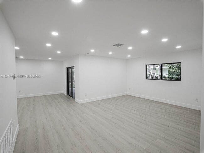 Foto del edificio - 530 NE 91st St