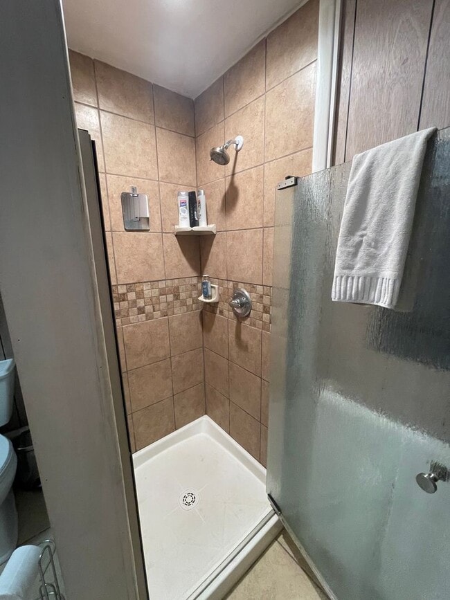 Building Photo - NEW ON MARKET