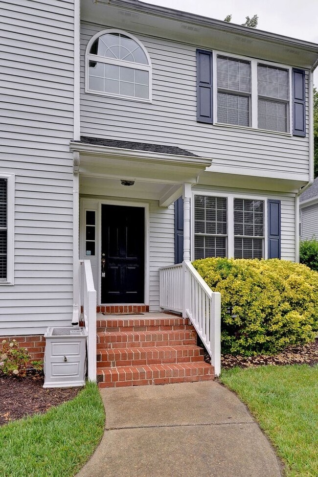 Building Photo - Spacious Home on Wooded Lot!