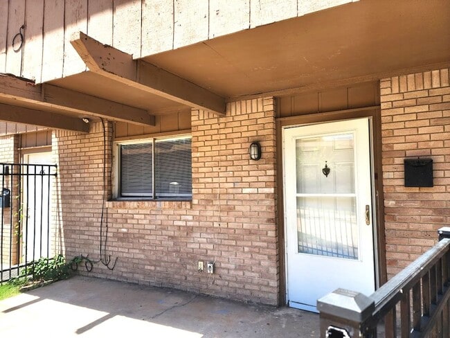 Foto del edificio - 3 Bed 2.5 Bath Apt NW OKC
