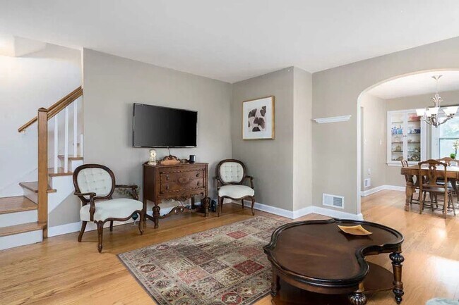 Foto del edificio - COMING SOON! Whitefish Bay 3 Bedroom Singl...