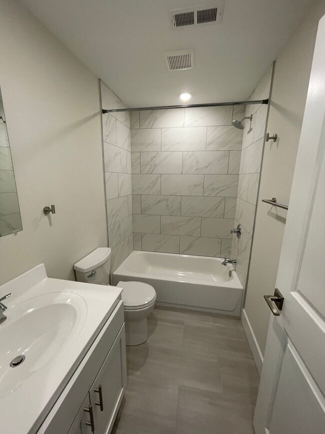 Building Photo - 507 Christian St