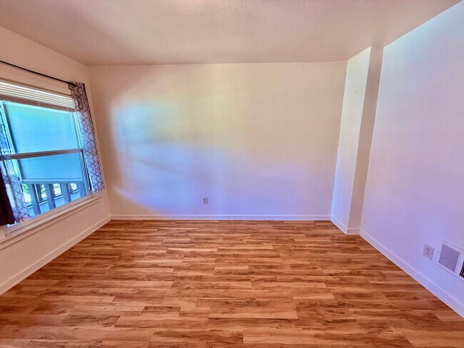 Foto del edificio - Charming 2-bedroom, 1-bathroom Duplex Loca...