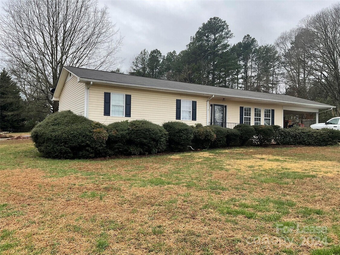 Primary Photo - 6069 Little Mountain Rd