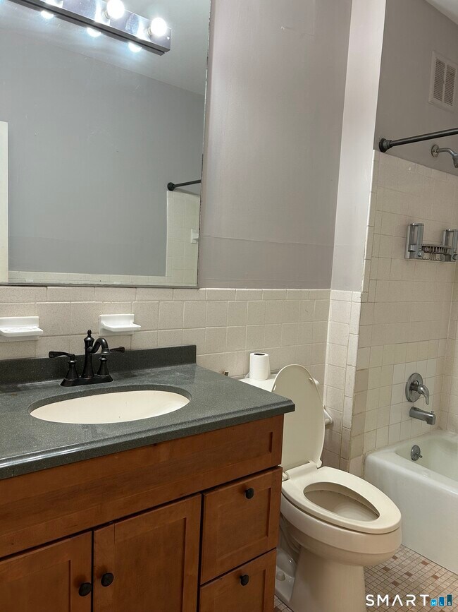 Foto del edificio - 26 Balance Rock Rd