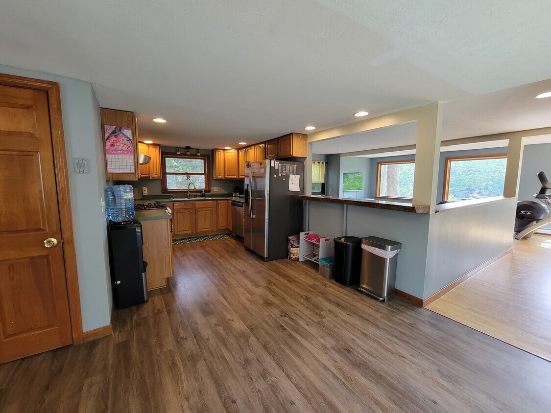 Foto principal - 74 Emerson Dr