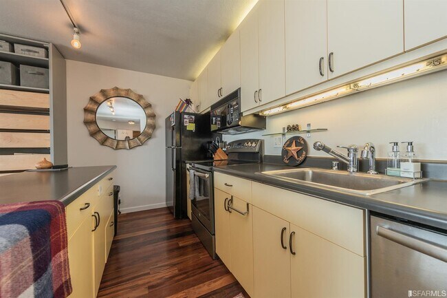 Foto del edificio - 655 Corbett Ave