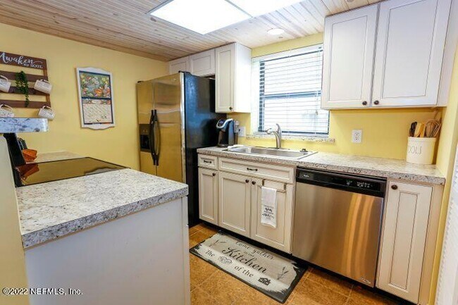 Building Photo - 8741 Whispering Pines Dr