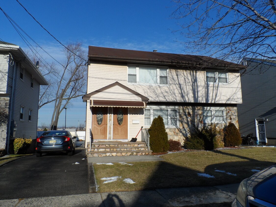 Primary Photo - 685 9th St