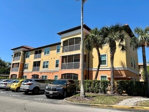 Building Photo - 5483 Vineland Rd