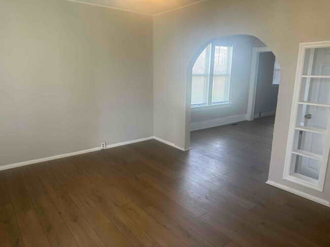 Foto del edificio - 2338 E 24th St