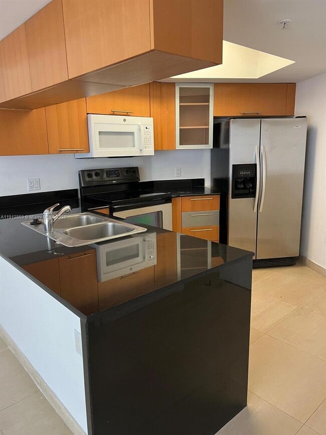 Building Photo - 1750 N Bayshore Dr