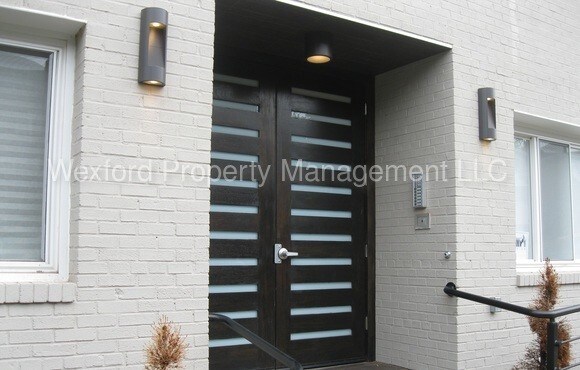 Foto principal - 1636 Lyman Pl NE