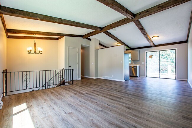 Foto del edificio - 3 Bedroom / 1.5 Bath with Fenced Backyard and Washer/Dryer in Walnut Grove in Millard!