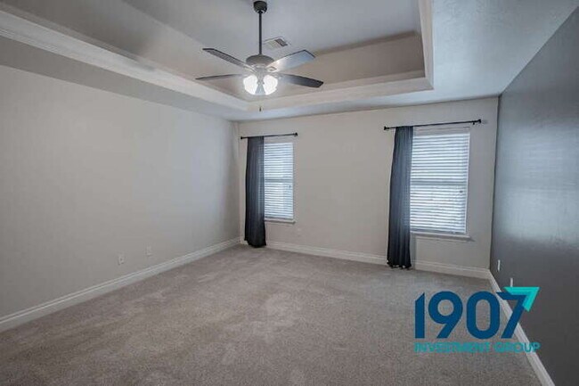 Building Photo - Luxurious 5-Bedroom Executive Home with Gourmet Kitchen and Storm Shelter in Moore!