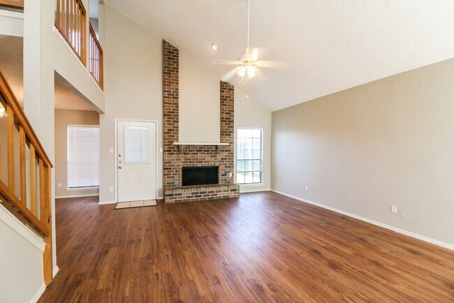 Building Photo - 423 Barton Dr