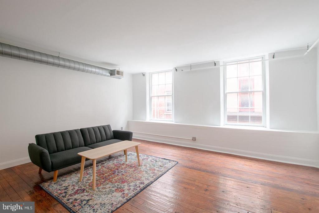 Primary Photo - 36 Strawberry St