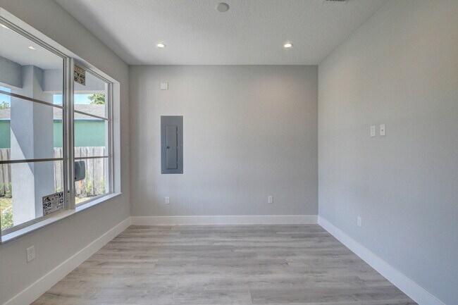 Foto del edificio - 127 NW 9th Ave