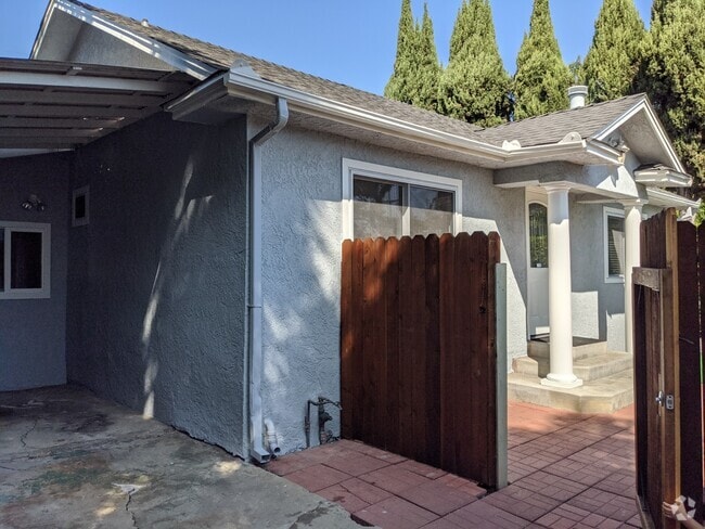 Building Photo - 1259 N Citrus Ave