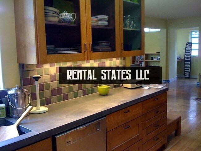 Building Photo - 4 bedroom in Palo Alto CA 94301